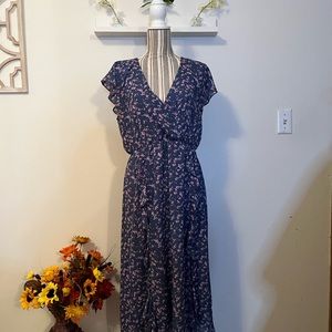 Purple and lavender floral dress. Size M.❤️